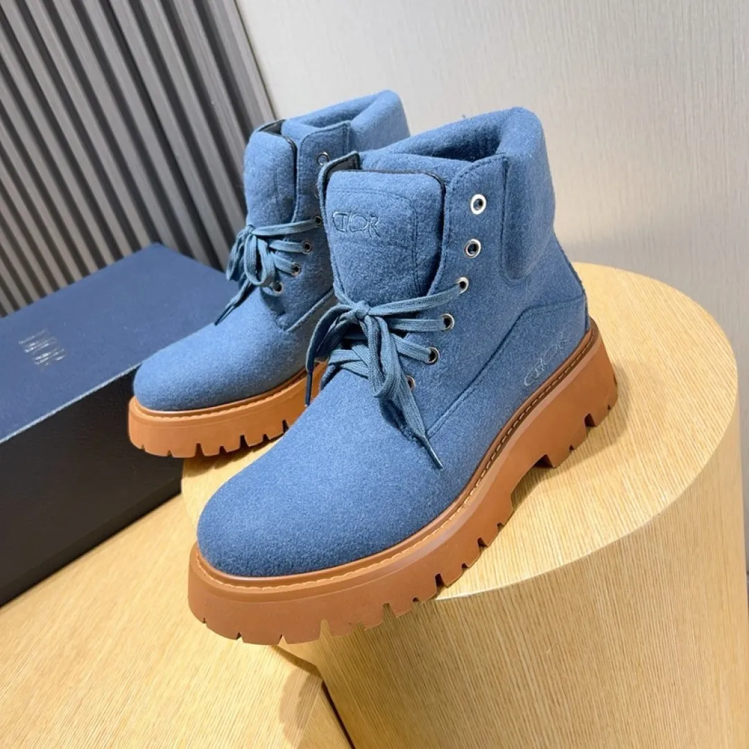 Factory P560💰[Dior] Dior ✨ is online simultaneously👏 This latest autumn and winter popular men's boots are new products in the series and continue Di*r's classic style. The upper is made of original fabric and matched with the original non-slip and wear-resistant rubber outsole. The rear shoe collar and heel are equipped with the brand's iconic details to enhance the style. Fashionable and versatile. Wear it with jeans or slacks for a casual look. Size: 38-44 (45 customized)